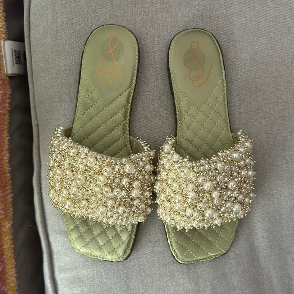 SAM EDELMAN
Green Elijah Embellished Flat Sandals